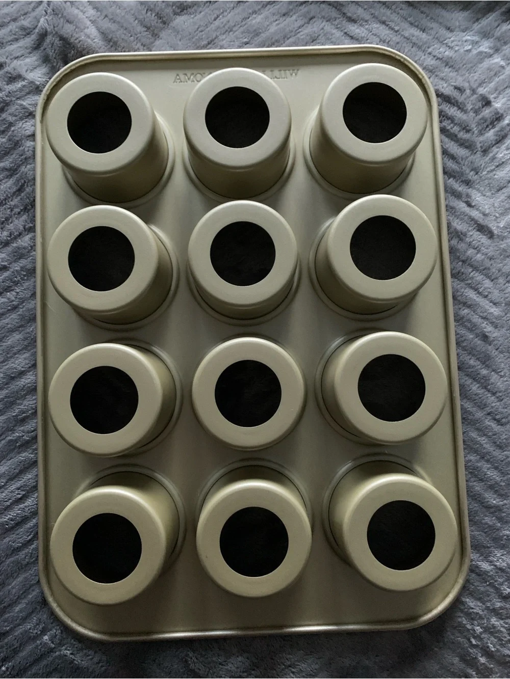 Williams Sonoma Gold Touch Pro Series, Easy Release 12 Mini Cheesecake Pan NWT